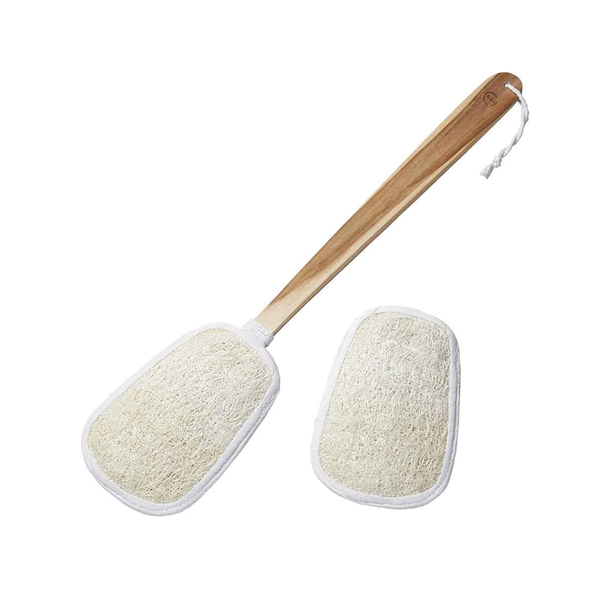 Loofah bathing tool with a teak handle