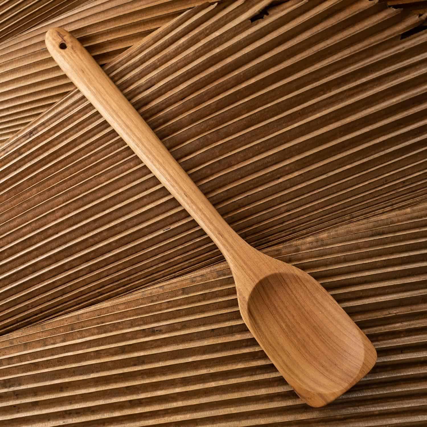 High-quality wooden spatula for cooking and baking, ideal for kitchen use and food preparation.